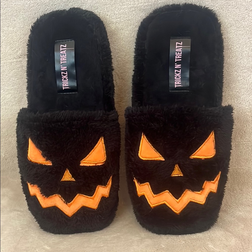NEW Trickz N Treatz Totally Cracked Faux Fur Slides